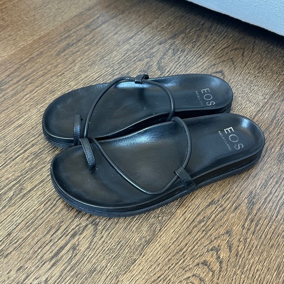 BLACK SLIDES - EOS MELBOURNE - Picture 1 of 3